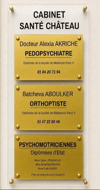Plaques du Cabinet Santé Château à l'entrée du 29 rue du Château